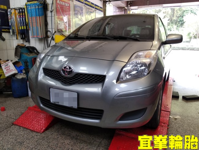 TOYOTA YARIS Continental 馬牌 ComfortContact CC7 185/60/15 胎圈最佳化平衡 3D四輪定位