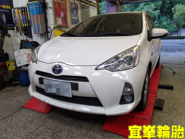 TOYOTA PRIUS C Yokohama Advan dB V552 185/60/15 3D四輪定位