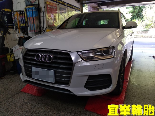 AUDI Q3 Goodyear EfficientGrip Performance SUV 235/50/18 3D四輪定位