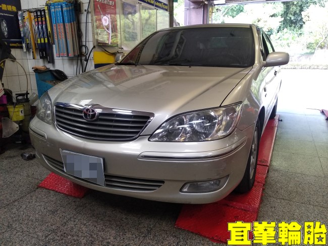 TOYOTA CAMRY Gulf ULE 5W40 輪胎對調