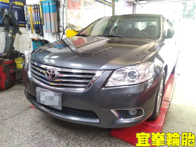 TOYOTA CAMRY 輪胎磨耗異常 Yokohama AE01F 215/60/16