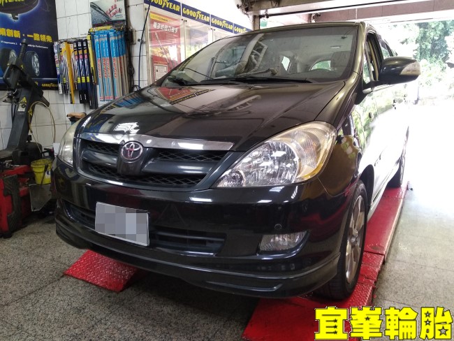 TOYOTA INNOVA Pirelli Cinturato P7(P7C2) 防穿刺 215/55/17 3D四輪定位