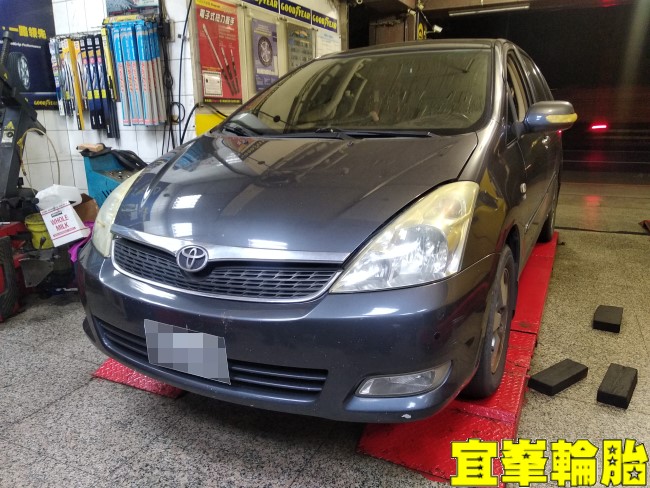 TOYOTA WISH Yokohama AE01F 195/65/15 Gulf ULE 5W40 輪胎對調