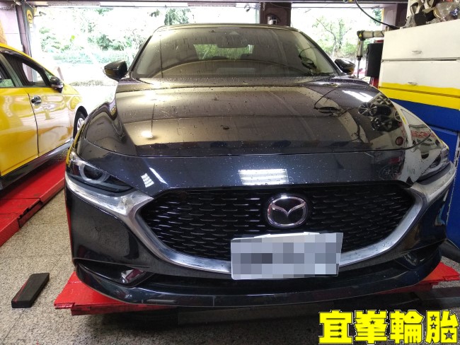 2023 Mazda 3 4D 3D四輪定位