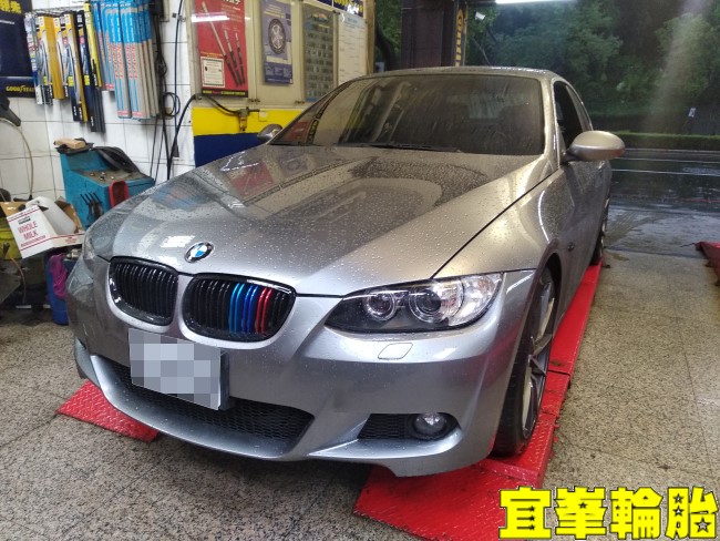 BMW E93 325I 自備胎圈安裝