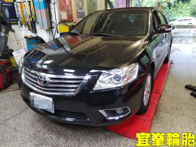 TOYOTA CAMRY Gulf ULE 5W40 輪胎對調