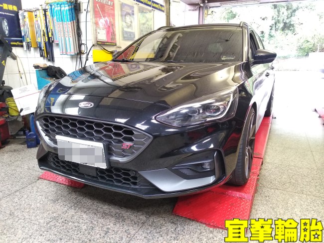 Ford Focus ST Wagon 輪胎對調 自備機油保養