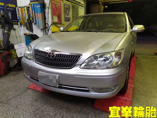 TOYOTA CAMRY 輪胎溫度過高 煞車卡鉗更換