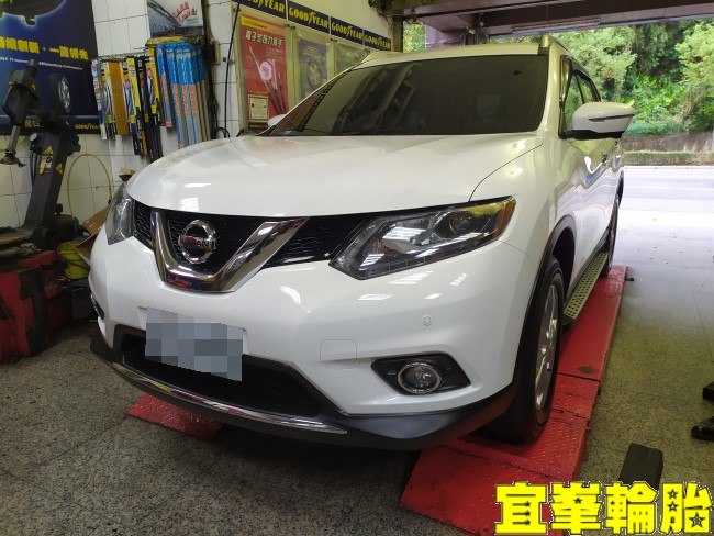 Nissan X-Trail YOKOHAMA BluEarth-RV RV03 225/65/17 3D四輪定位