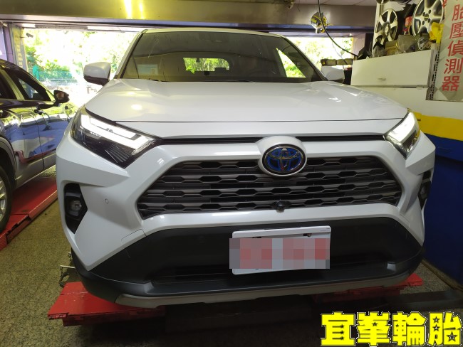 TOYOTA RAV4 HYBRID 車輛行駛偏向 3D四輪定位