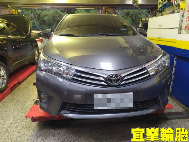 TOYOTA ALTIS Gulf ULE 5W40 輪胎對調 牌照燈總成更換 引擎空氣濾芯更換