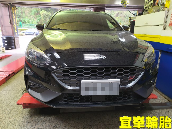 Ford Focus ST Wagon Yokohama ADVAN Apex V601 235/35/19 3D四輪定位