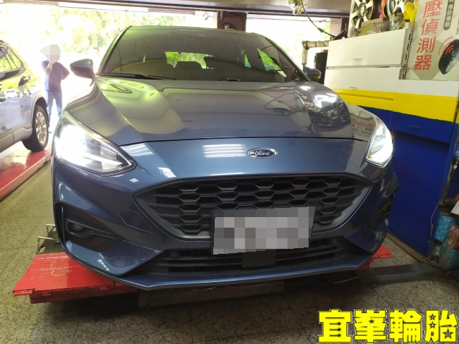 Ford Focus ST Wagon Pirelli P-ZERO 4 PZ4 235/40/18 胎圈最佳化平衡