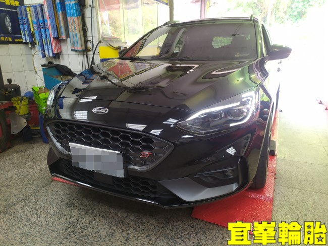 Ford Focus ST Wagon 輪胎對調 自備機油保養