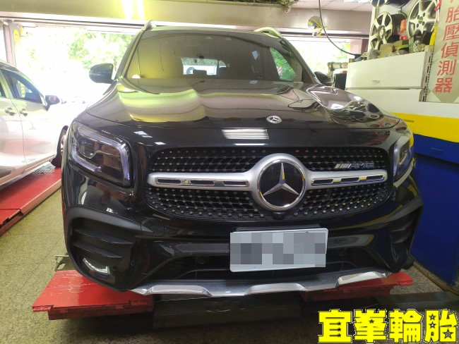 Mercedes-Benz GLB 200 Pirelli P-ZERO 4 PZ4 235/50/19 胎圈最佳化平衡 3D四輪定位