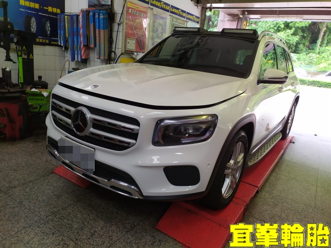 Mercedes-Benz GLB 180 原廠前來令片極致安裝