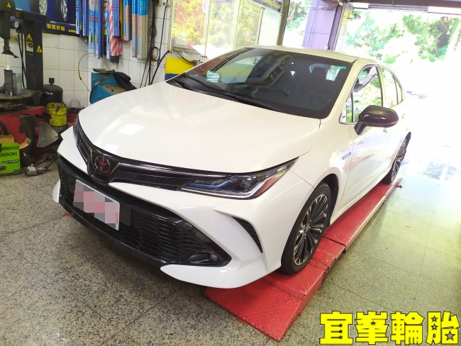 Toyota Corolla Altis GR SPORT Gulf GDI 0W20 輪胎對調