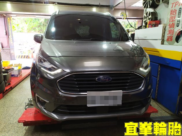 Ford Tourneo Connect 旅玩家 Gulf CX 5W30 輪胎對調
