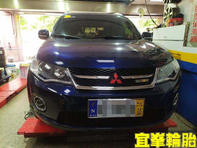 Mitsubishi Outlander Gulf ULE 5W40 輪胎對調 變速箱油套餐更換 輪胎對調 WOLVER WG12 水箱精更換 TUTELA TOP 4/S 煞車油脈衝式更換 雙排水箱更換 輪胎故障 Mitsubishi Outlander Gulf ULE 5W40 輪胎對調 變速箱油套餐更換 輪胎對調 WOLVER WG12 水箱精更換 TUTELA TOP 4/S 煞車油脈衝式更換 雙排水箱更換 輪胎故障