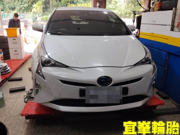 Toyota Prius 4 Gulf GDI 0W20 輪胎對調