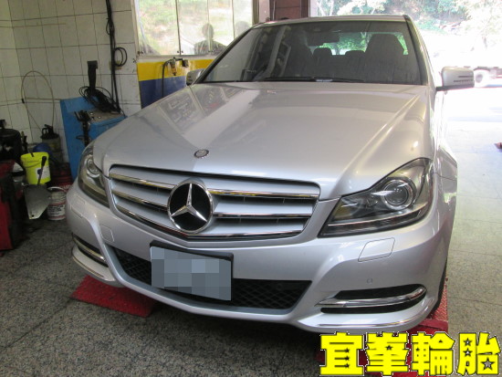 Mercedes-Benz W204 C300 輪胎對調平衡