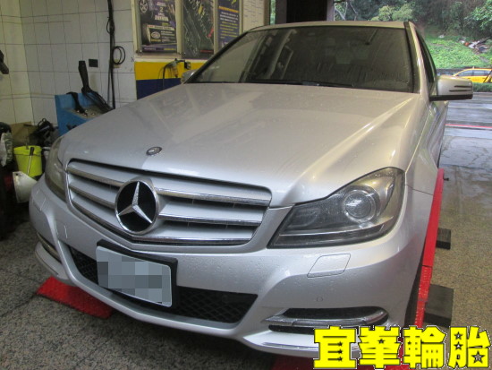 Mercedes-Benz W204 C300 輪胎對調平衡