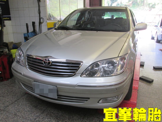 TOYOTA CAMRY 輪胎對調