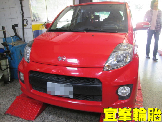 DAIHATSU Sirion 1.5 輪胎對調
