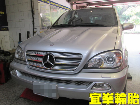 Mercedes-Benz ML350  ContiCrossContact UHP 275/55/17