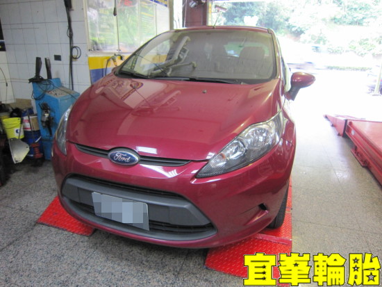 FORD FIESTA 輪胎對調