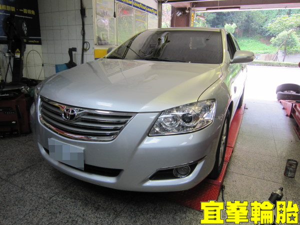 TOYOTA CAMRY 輪胎對調