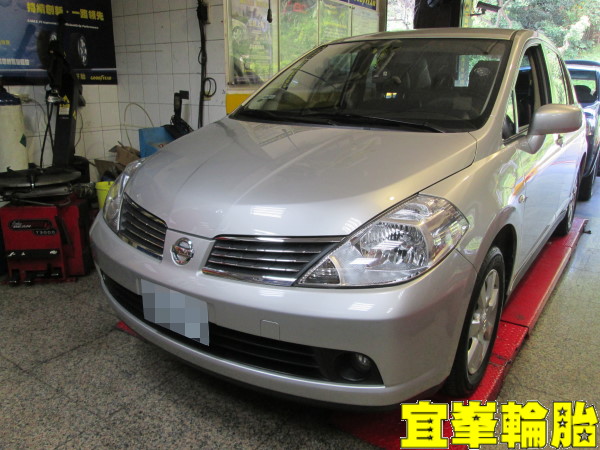 NISSAN TIIDA 福士水箱精跟換