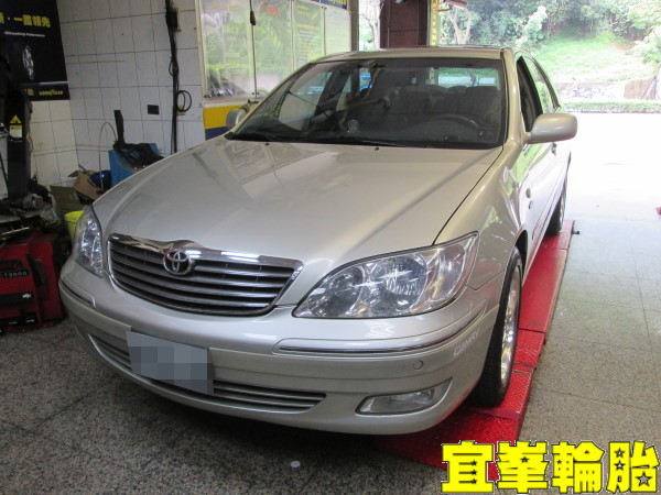 TOYOTA CAMRY 輪胎對調
