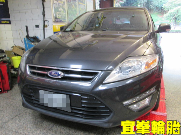 FORD MONDEO  輪胎對調