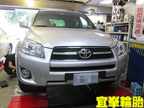 TOYOTA RAV4 Goodyear EfficientGrip SUV 235/55/18 SELENIA 5W40  3D四輪定位