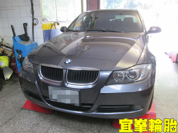 BMW 320I 只是單純的補胎!