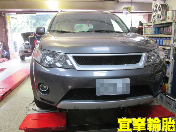 Mitsubishi Outlander CrossContact UHP 225/55/18 3D四輪定位