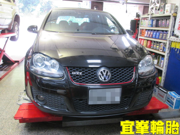 Volkswagen Golf GTI 輪胎對調