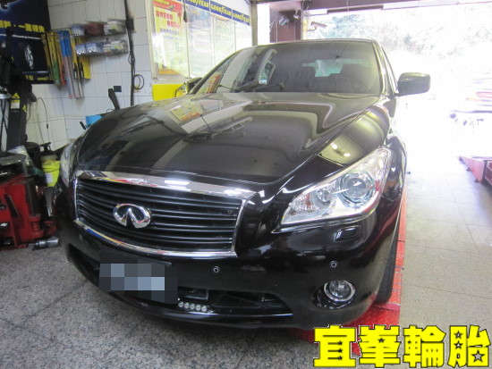 INFINITI M25  ASYM-2 F1 Asymmetric-2 245/45/18  3D四輪定位 自備機油保養