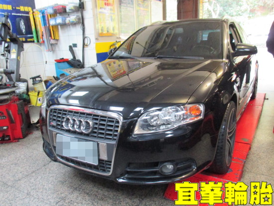 AUDI A4 進擊的爆胎!