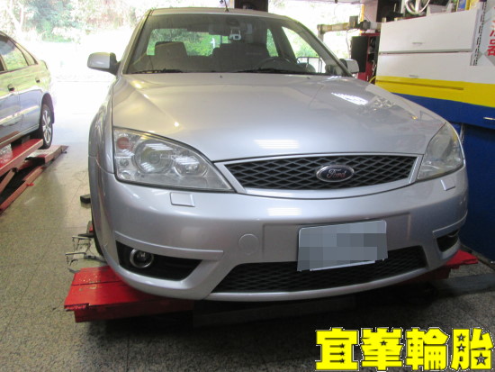 Ford Mondeo ST220 輪胎對調~