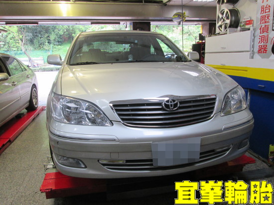 TOYOTA CAMRY SELENIA 5W50 後避震器漏油y-kyb更換