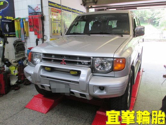 Mitsubishi Pajero SPR金屬氣嘴安裝 3D四輪定位