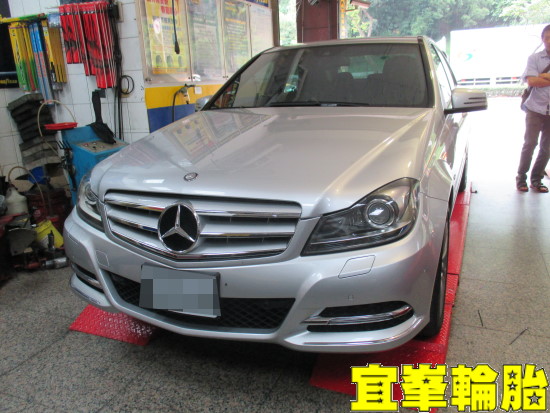 Mercedes-Benz W204 C300 極致胎圈平衡
