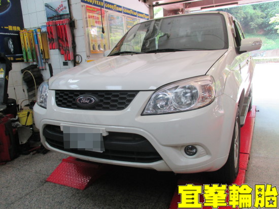 FORD ESCAPE SELENIA 5W40 EfficientGrip SUV 215/70/16 3D四輪定位