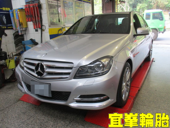 Mercedes-Benz W204 C300 輪胎對調 極致胎圈平衡