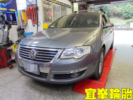 Volkswagen Passat Variant 2.0 TDI Assurance TripleMax 215/55/16  3D四輪定位