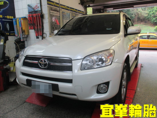 TOYOTA RAV4  Goodyear EfficientGrip SUV 225/65/17 3D四輪定位 SPR金屬氣嘴安裝