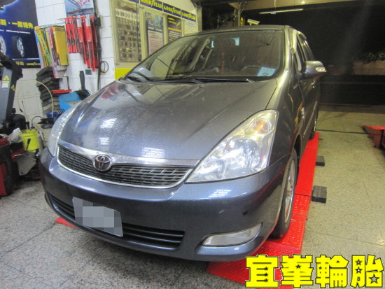 TOYOTA WISH Goodyear Assurance TripleMax 195/65/15 3D四輪定位