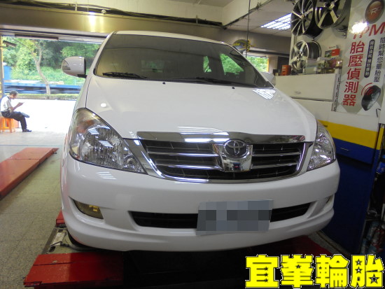 TOYOTA INNOVA GOODYEAR EfficientGrip Performance 205/65/15 3D四輪定位